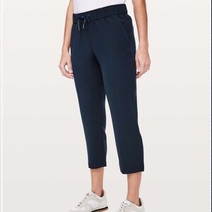 lululemon athletica Lululemon On The Fly Crop *Woven 23" True Navy 4